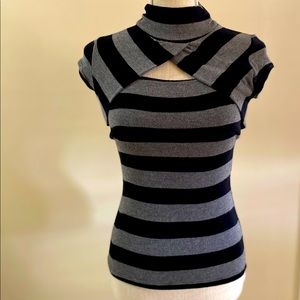 Black and grey short sleeve top